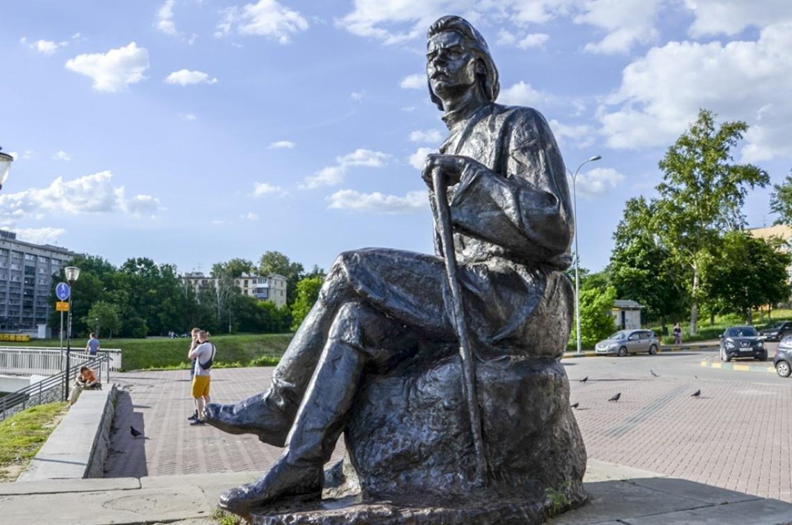 Один из памятников Максиму Горькому в Нижнем Новгороде будет под присмотром - фото 1